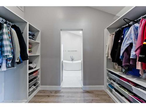 3 Glenview Crescent Sw, Calgary, AB - Indoor With Storage