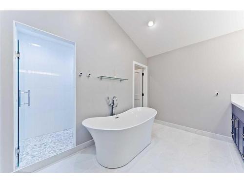 3 Glenview Crescent Sw, Calgary, AB - Indoor Photo Showing Bathroom