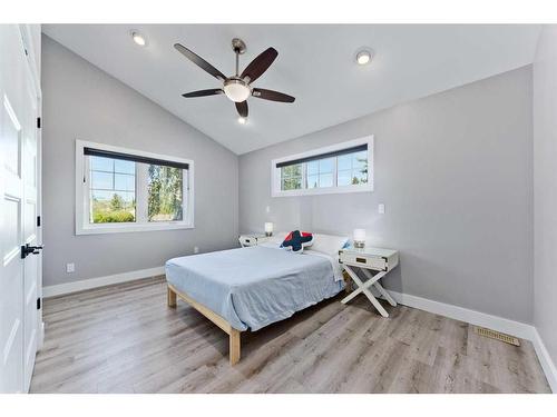 3 Glenview Crescent Sw, Calgary, AB - Indoor Photo Showing Bedroom