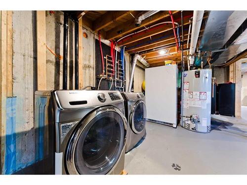 3 Glenview Crescent Sw, Calgary, AB - Indoor Photo Showing Laundry Room