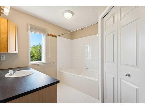 73 Rocky Ridge Heath Nw, Calgary, AB - Indoor Photo Showing Bathroom