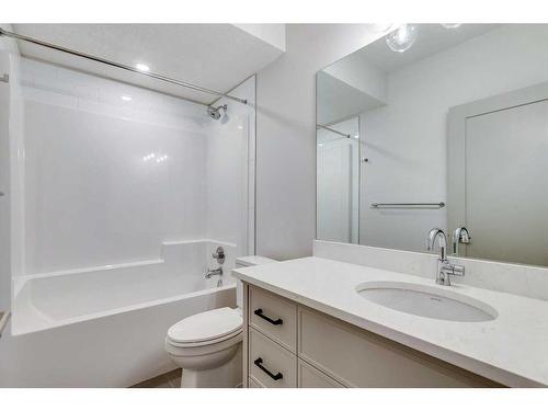 649 Cottageclub Bend, Rural Rocky View County, AB - Indoor Photo Showing Bathroom