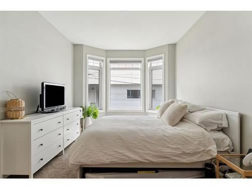 111-923 15 Avenue Sw, Calgary, AB - Indoor Photo Showing Bedroom