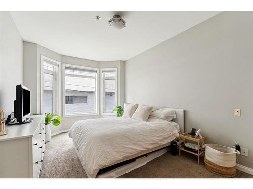 111-923 15 Avenue Sw, Calgary, AB - Indoor Photo Showing Bedroom