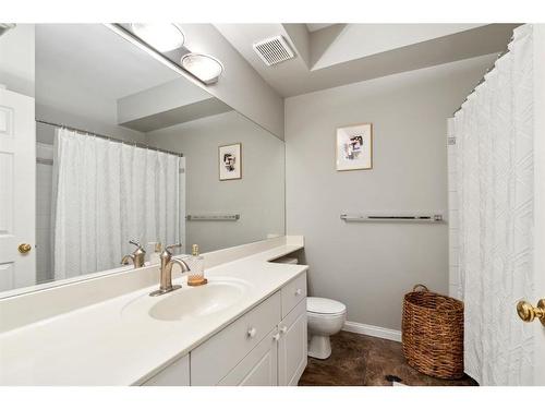 111-923 15 Avenue Sw, Calgary, AB - Indoor Photo Showing Bathroom