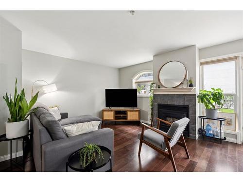 111-923 15 Avenue Sw, Calgary, AB - Indoor Photo Showing Living Room With Fireplace