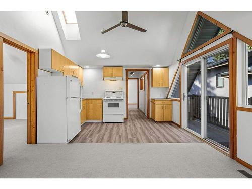 501 3 Street, Canmore, AB - Indoor Photo Showing Kitchen