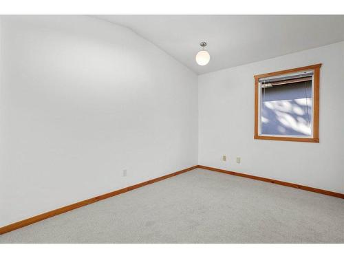 501 3 Street, Canmore, AB - Indoor Photo Showing Other Room