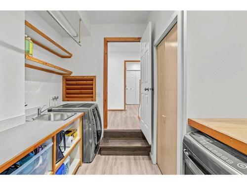 501 3 Street, Canmore, AB - Indoor Photo Showing Laundry Room