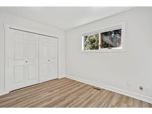 501 3 Street, Canmore, AB - Indoor Photo Showing Other Room