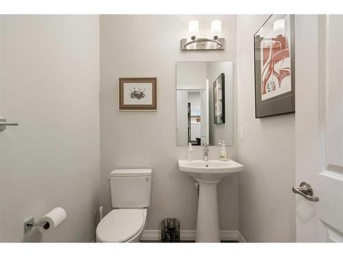 336 Marina Cove Se, Calgary, AB - Indoor Photo Showing Bathroom