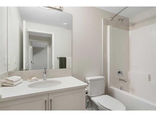 336 Marina Cove Se, Calgary, AB - Indoor Photo Showing Bathroom