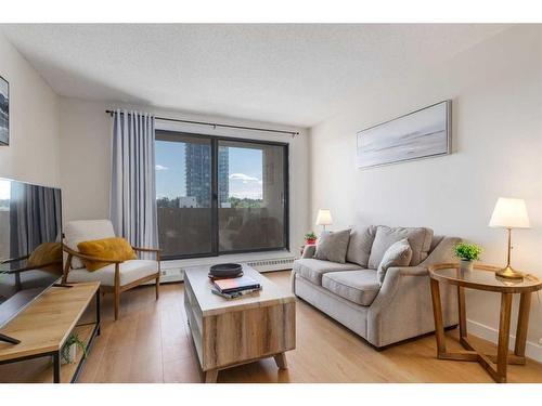 1205-924 14 Avenue Sw, Calgary, AB - Indoor Photo Showing Living Room