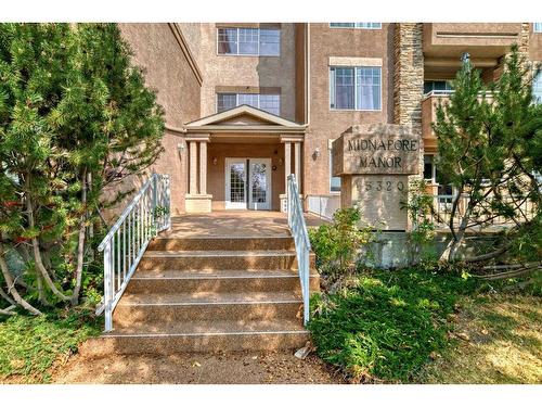 203-15320 Bannister Road Se, Calgary, AB - Outdoor