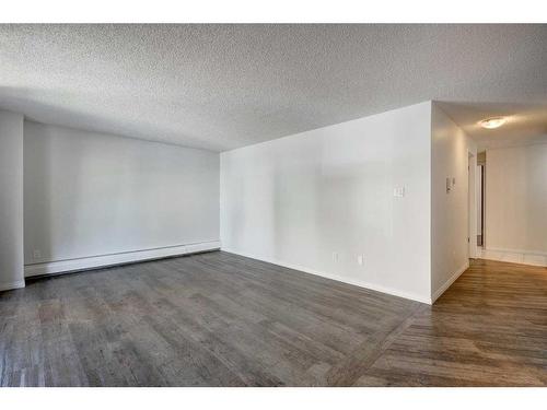 201-1311 15 Avenue Sw, Calgary, AB - Indoor Photo Showing Other Room