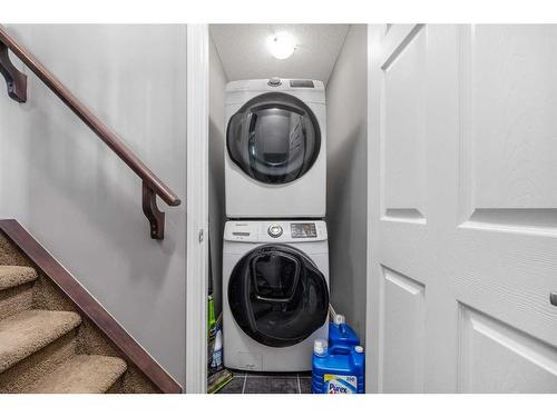 345 Windford Green Sw, Airdrie, AB - Indoor Photo Showing Laundry Room