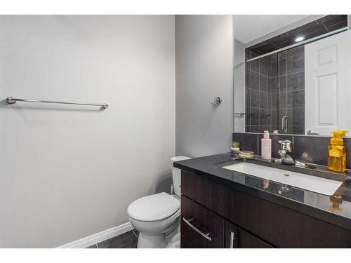 345 Windford Green Sw, Airdrie, AB - Indoor Photo Showing Bathroom