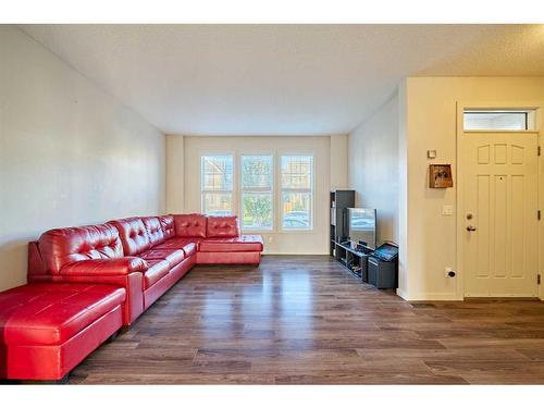 62 Marquis Common Se, Calgary, AB - Indoor Photo Showing Living Room