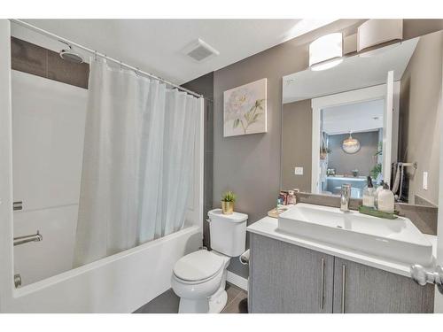 6203-302 Skyview Ranch Drive Ne, Calgary, AB - Indoor Photo Showing Bathroom