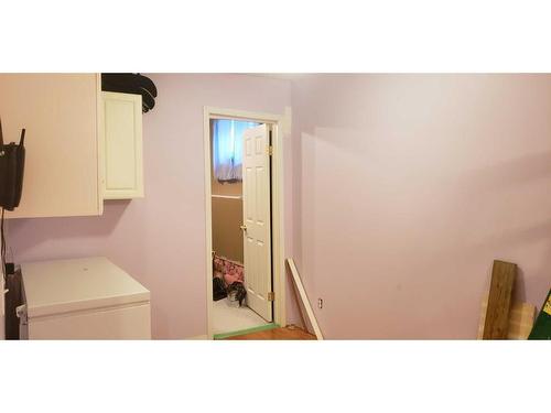 328 6 Avenue North, Champion, AB - Indoor Photo Showing Laundry Room