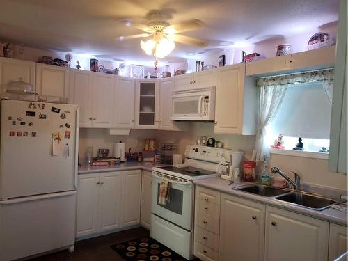 328 6 Avenue North, Champion, AB - Indoor Photo Showing Kitchen With Double Sink