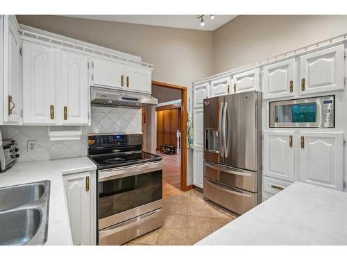 111 Edforth Place Nw, Calgary, AB - Indoor Photo Showing Kitchen With Double Sink