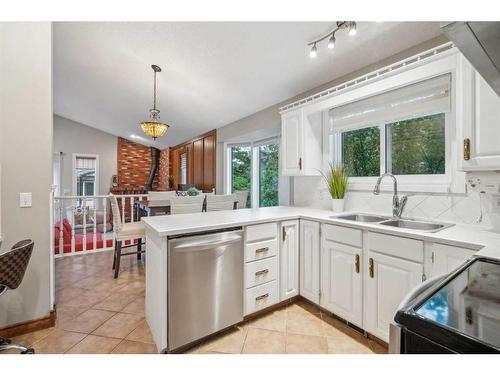 111 Edforth Place Nw, Calgary, AB - Indoor Photo Showing Kitchen With Double Sink