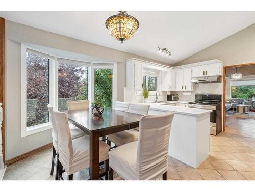 111 Edforth Place Nw, Calgary, AB - Indoor Photo Showing Dining Room