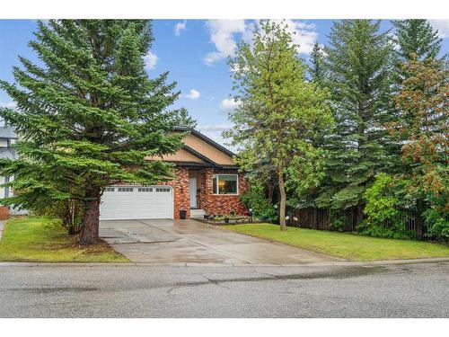 111 Edforth Place Nw, Calgary, AB - Outdoor