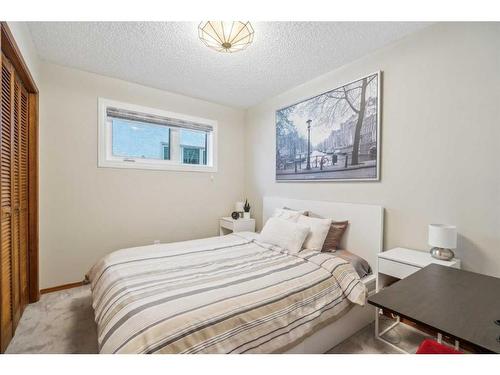 111 Edforth Place Nw, Calgary, AB - Indoor Photo Showing Bedroom