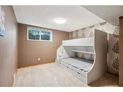 111 Edforth Place Nw, Calgary, AB - Indoor