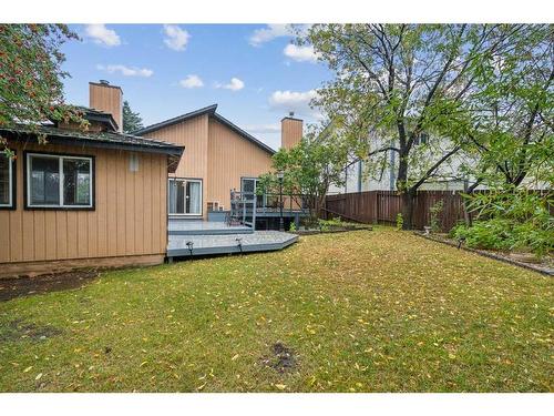 111 Edforth Place Nw, Calgary, AB - Outdoor