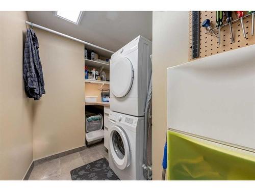 215-1108 6 Avenue Sw, Calgary, AB - Indoor Photo Showing Laundry Room