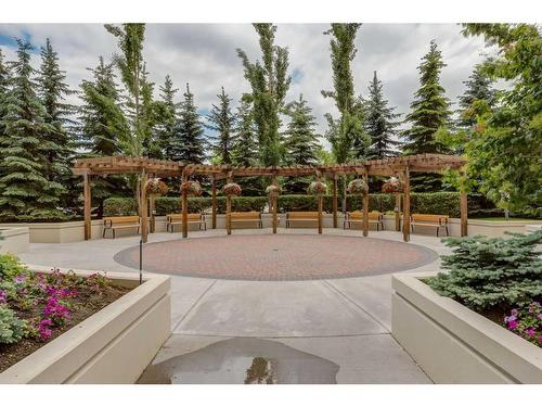 215-1108 6 Avenue Sw, Calgary, AB - Outdoor