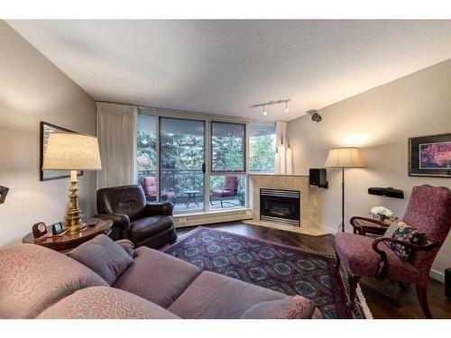 215-1108 6 Avenue Sw, Calgary, AB - Indoor Photo Showing Living Room With Fireplace