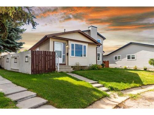 115 Deerview Court Se, Calgary, AB - Outdoor