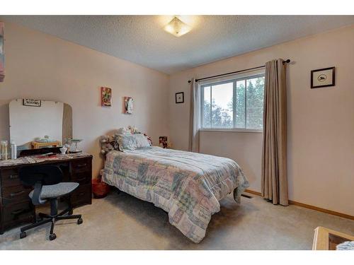 84 Riverside Way Se, Calgary, AB - Indoor Photo Showing Bedroom