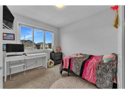 7 Corner Meadows Common Ne, Calgary, AB - Indoor Photo Showing Bedroom