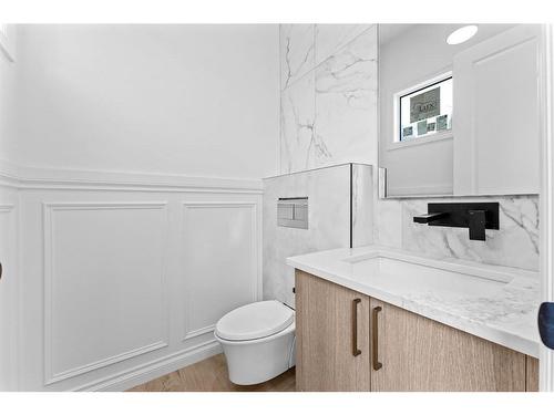 1521 8 Avenue Se, Calgary, AB - Indoor Photo Showing Bathroom