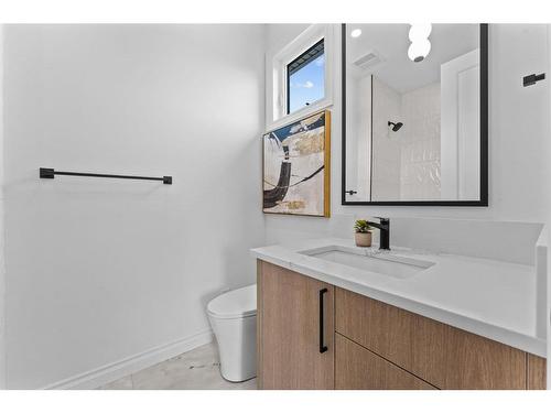 1521 8 Avenue Se, Calgary, AB - Indoor Photo Showing Bathroom