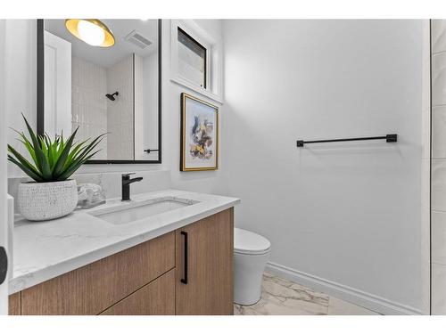 1521 8 Avenue Se, Calgary, AB - Indoor Photo Showing Bathroom