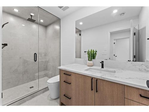 1521 8 Avenue Se, Calgary, AB - Indoor Photo Showing Bathroom