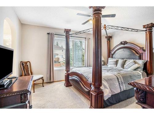 306 Citadel Drive Nw, Calgary, AB - Indoor Photo Showing Bedroom