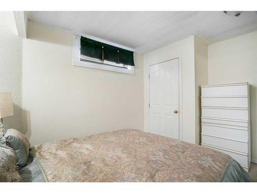 306 Citadel Drive Nw, Calgary, AB - Indoor Photo Showing Bedroom