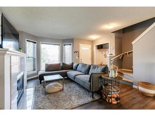 152 Cramond Green Se, Calgary, AB - Indoor Photo Showing Living Room