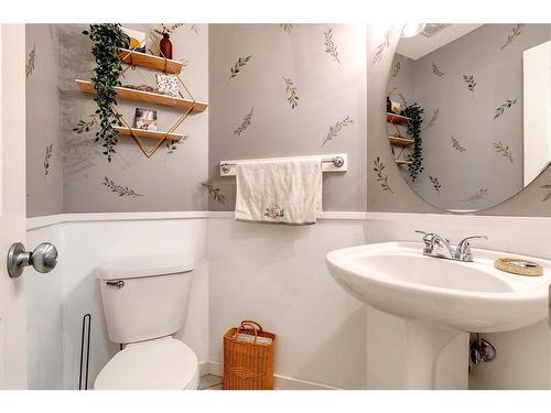 152 Cramond Green Se, Calgary, AB - Indoor Photo Showing Bathroom