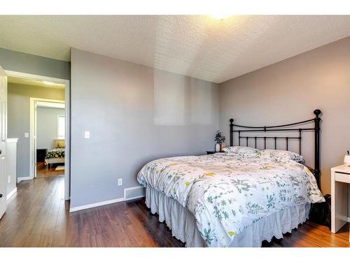 152 Cramond Green Se, Calgary, AB - Indoor Photo Showing Bedroom