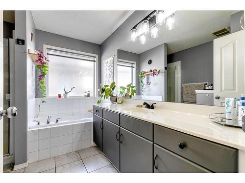 152 Cramond Green Se, Calgary, AB - Indoor Photo Showing Bathroom