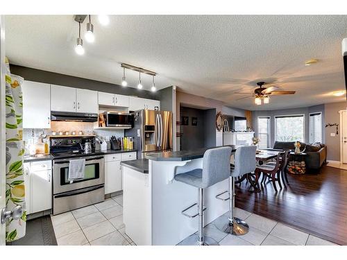 152 Cramond Green Se, Calgary, AB - Indoor Photo Showing Kitchen