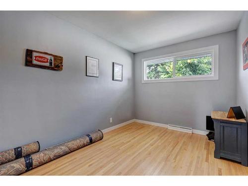 627 37 Street Sw, Calgary, AB - Indoor Photo Showing Other Room